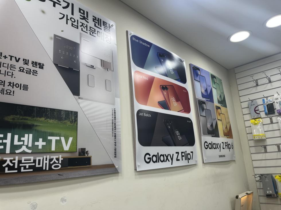 퍼스트폰에서 구매했어요!!