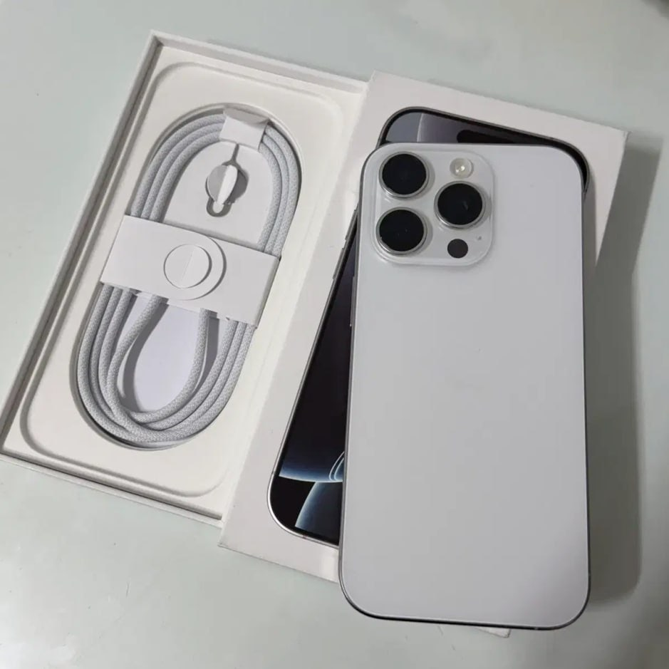 아이폰16프로 화이트 티타늄 (실버) 256기가 판매합니다